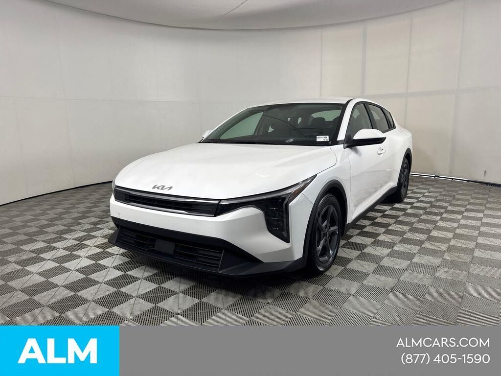 2025 Kia K4 LXS — photo 1 of 23