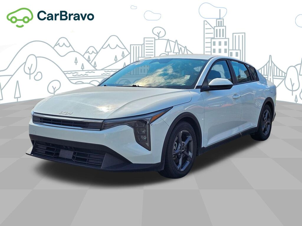 2025 Kia K4 LXS — photo 1 of 7