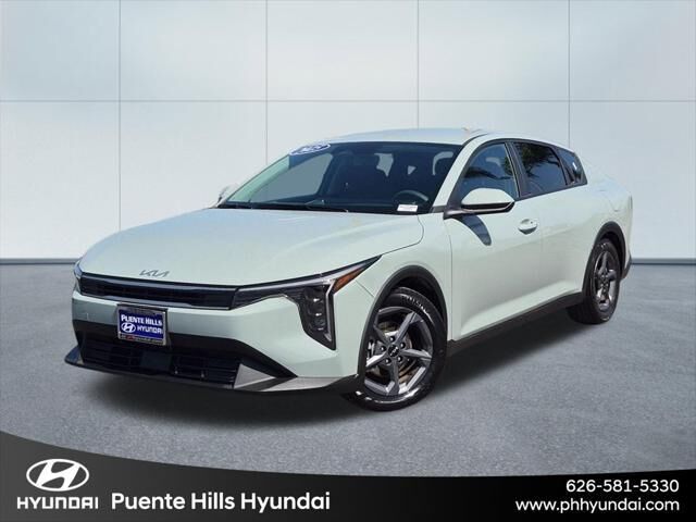 2025 Kia K4 LXS — photo 1 of 13