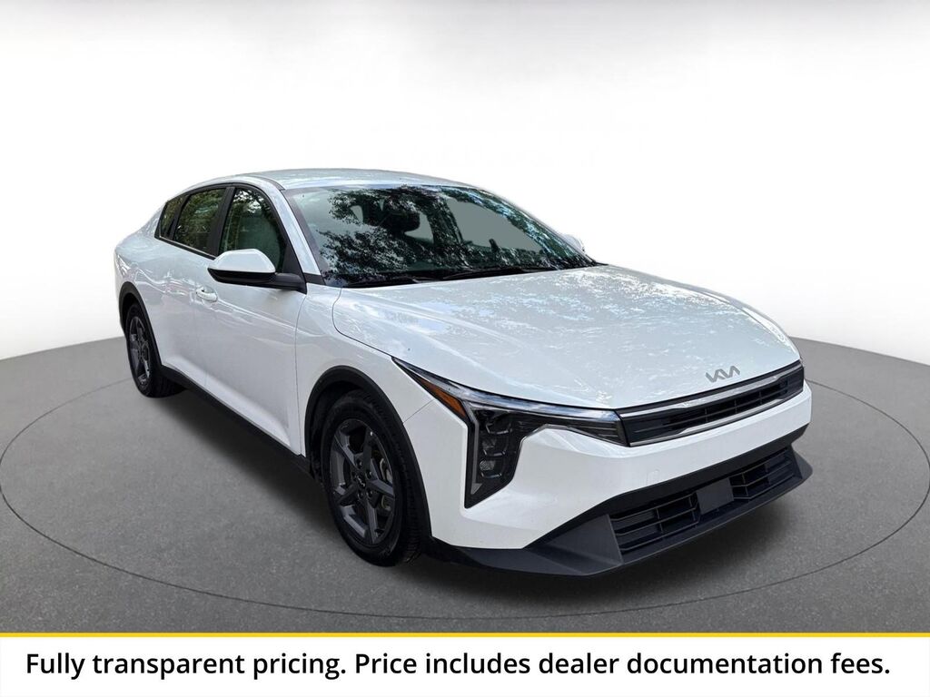 2025 Kia K4 LXS — photo 1 of 13