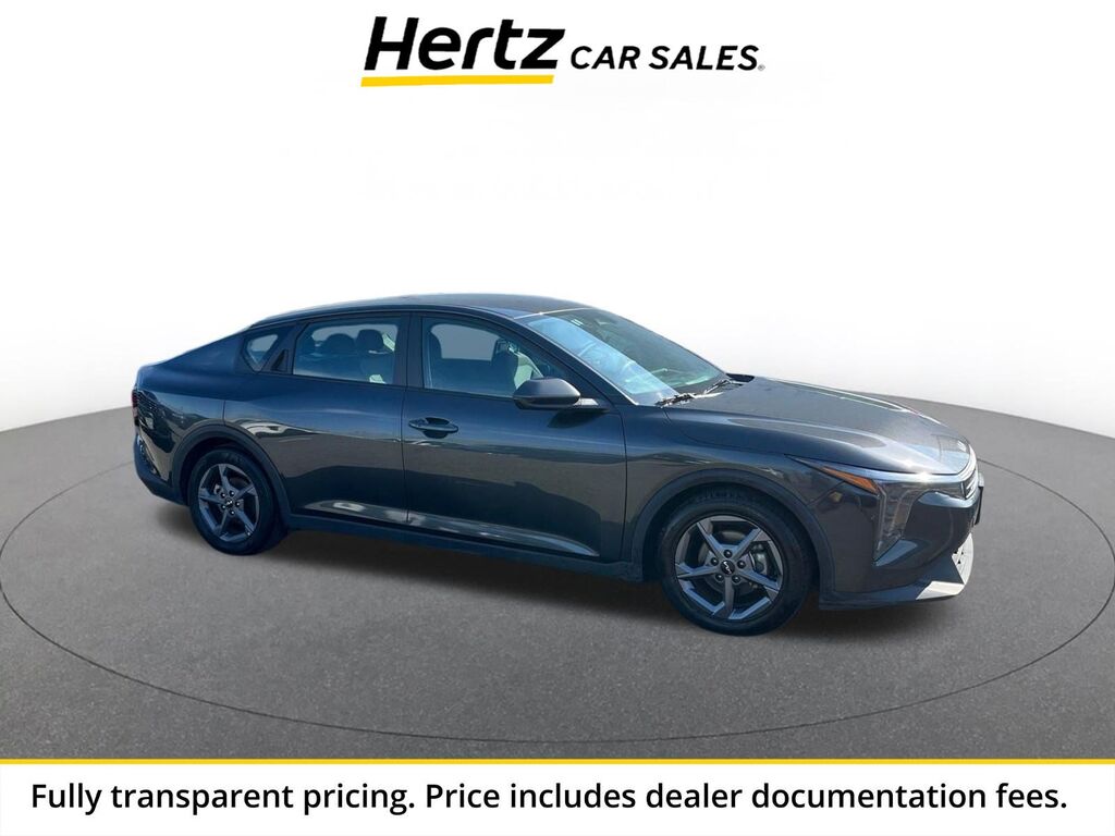 2025 Kia K4 LXS — photo 1 of 13