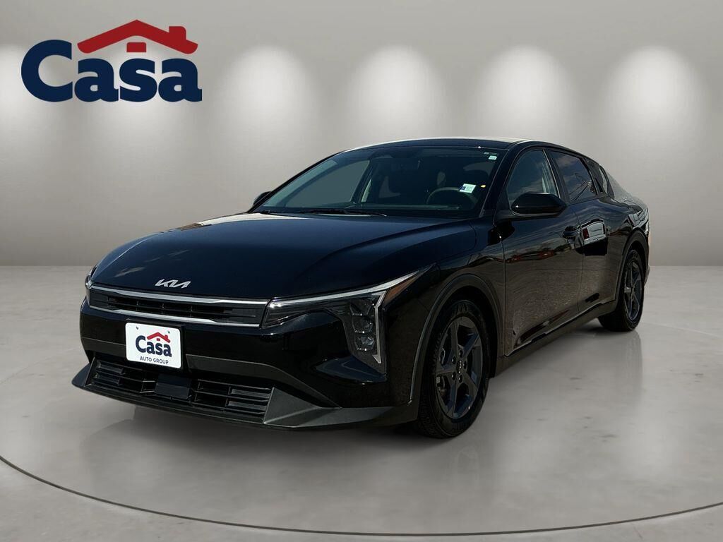 2025 Kia K4 LXS — photo 1 of 13