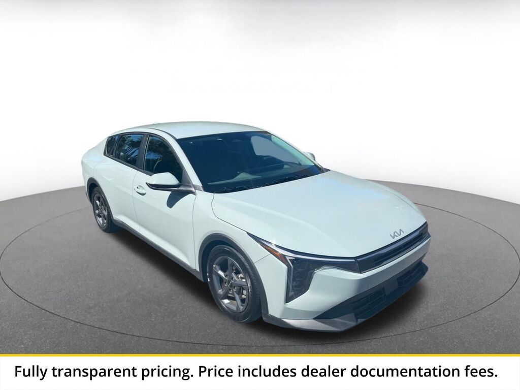 2025 Kia K4 LXS — photo 1 of 13