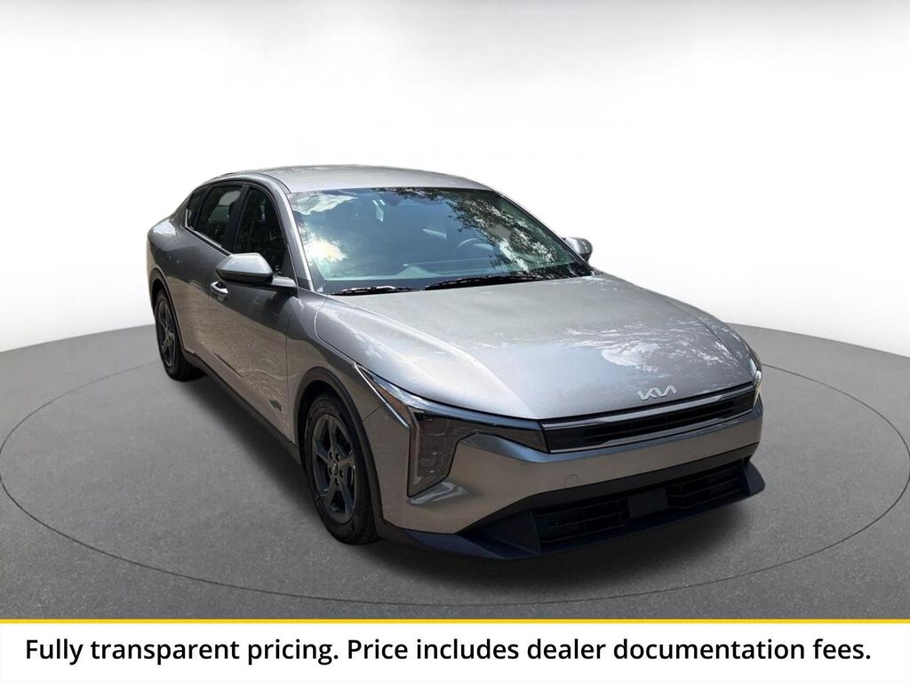 2025 Kia K4 LXS — photo 1 of 13
