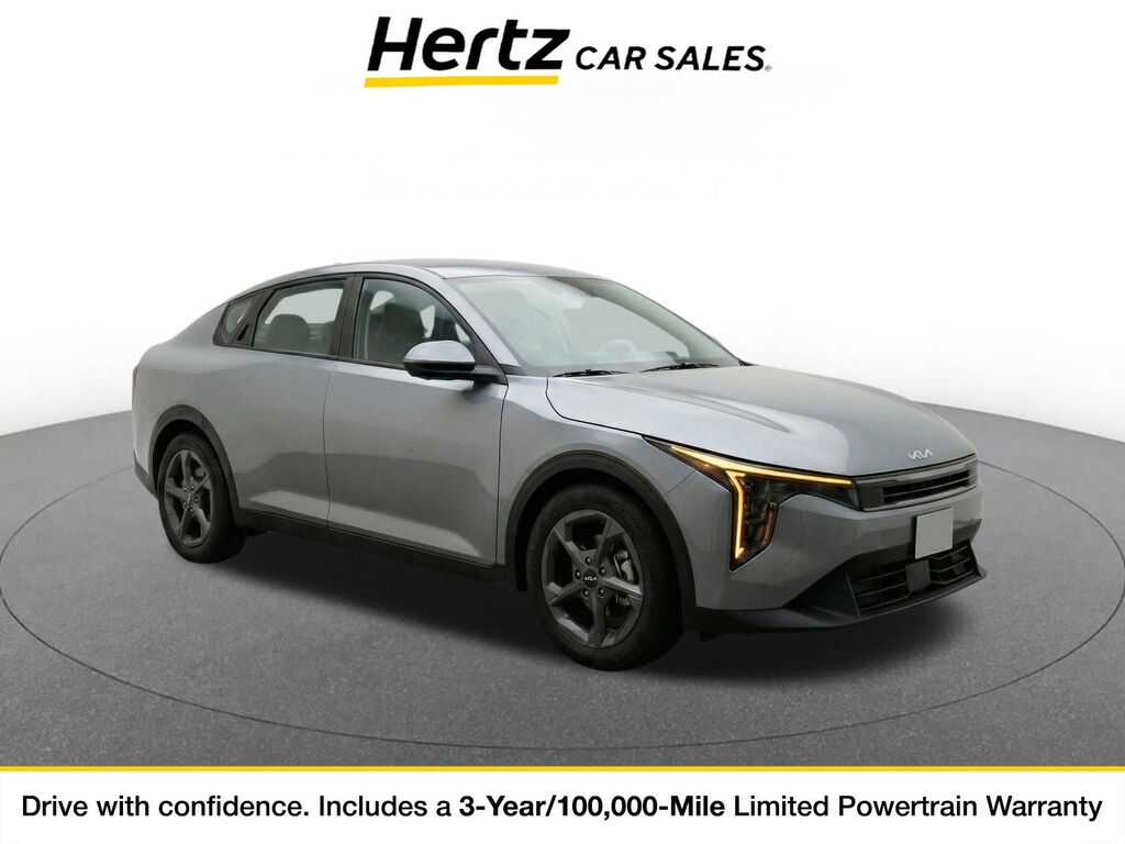 2025 Kia K4 LXS — photo 1 of 9