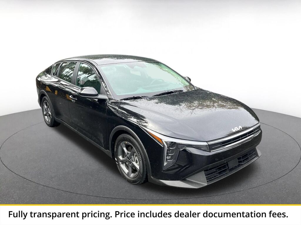 2025 Kia K4 LXS — photo 1 of 13