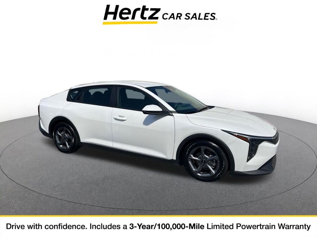 2025 Kia K4 LXS — photo 1 of 11