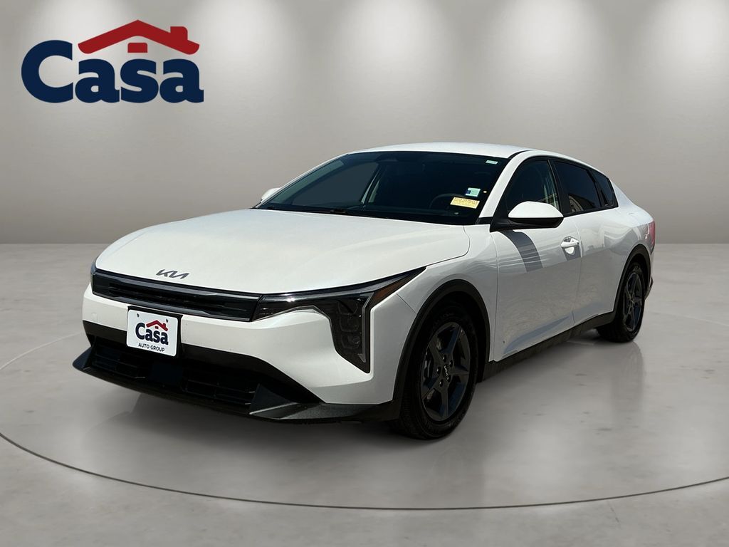 2025 Kia K4 LXS — photo 1 of 13