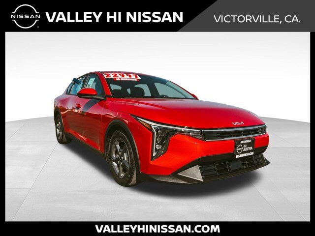 2025 Kia K4 LXS — photo 1 of 13