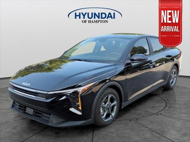 2025 Kia K4 LXS — photo 1 of 13