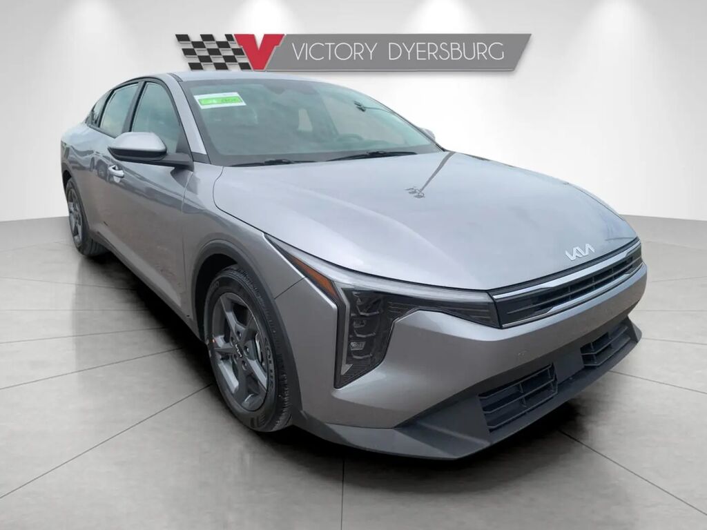 2026 Kia K4 LXS — photo 1 of 11