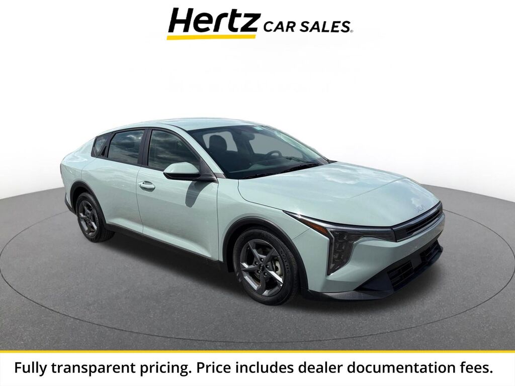 2025 Kia K4 LXS — photo 1 of 13