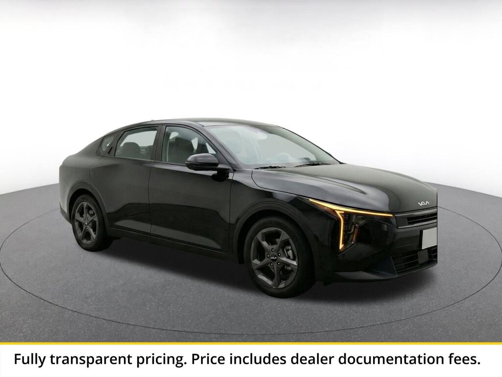 2025 Kia K4 LXS — photo 1 of 10