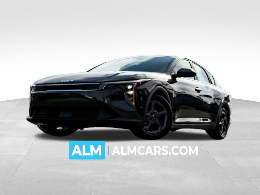 2025 Kia K4 LXS — photo 1 of 13