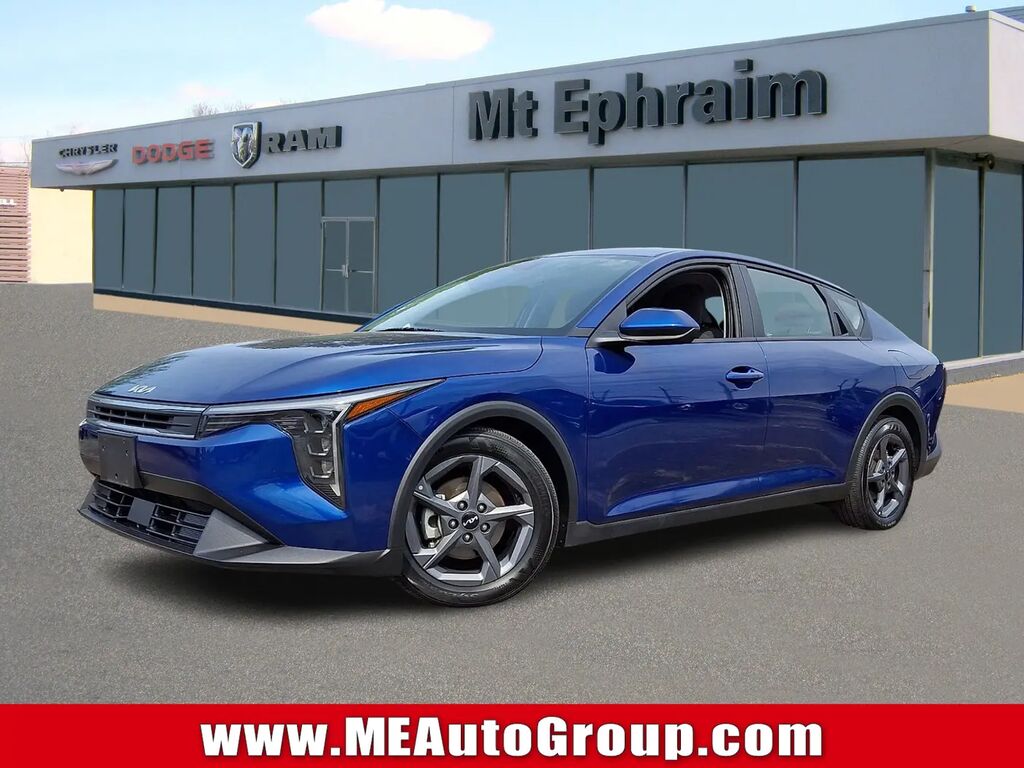 2025 Kia K4 LXS — photo 1 of 13