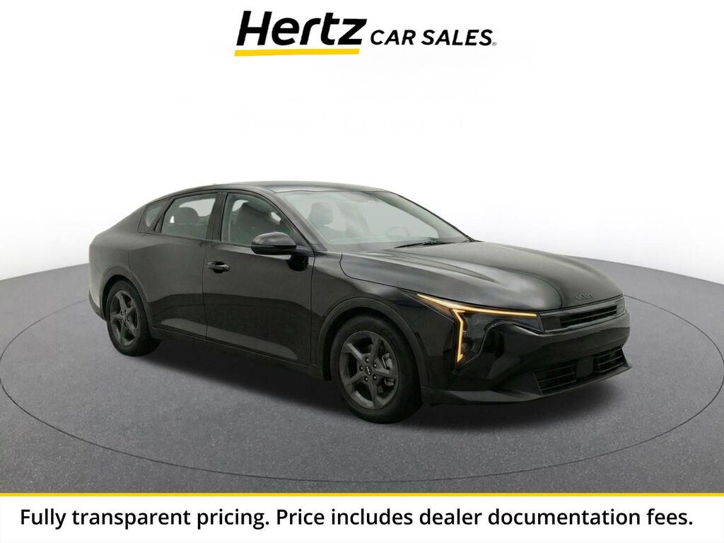 2025 Kia K4 LXS — photo 1 of 11