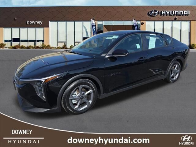 2025 Kia K4 LXS — photo 1 of 39