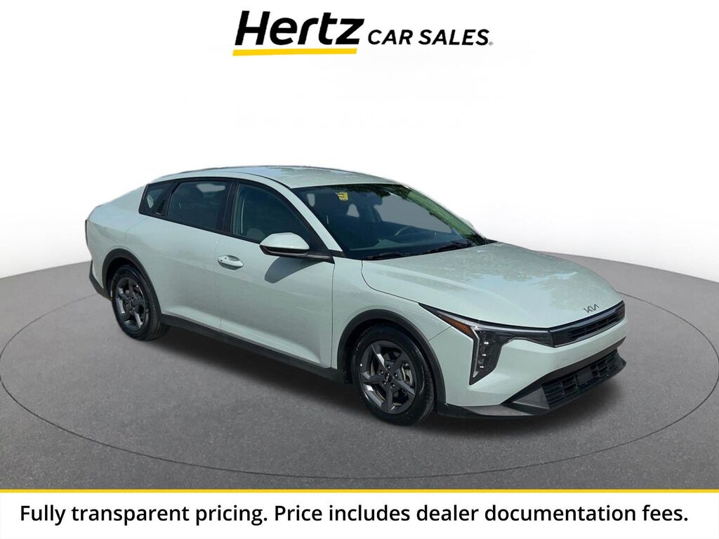 2025 Kia K4 LXS — photo 1 of 13