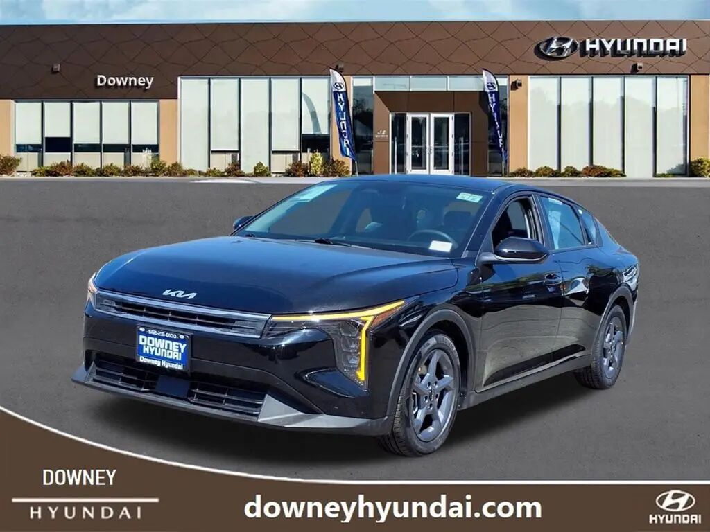 2025 Kia K4 LXS — photo 1 of 26