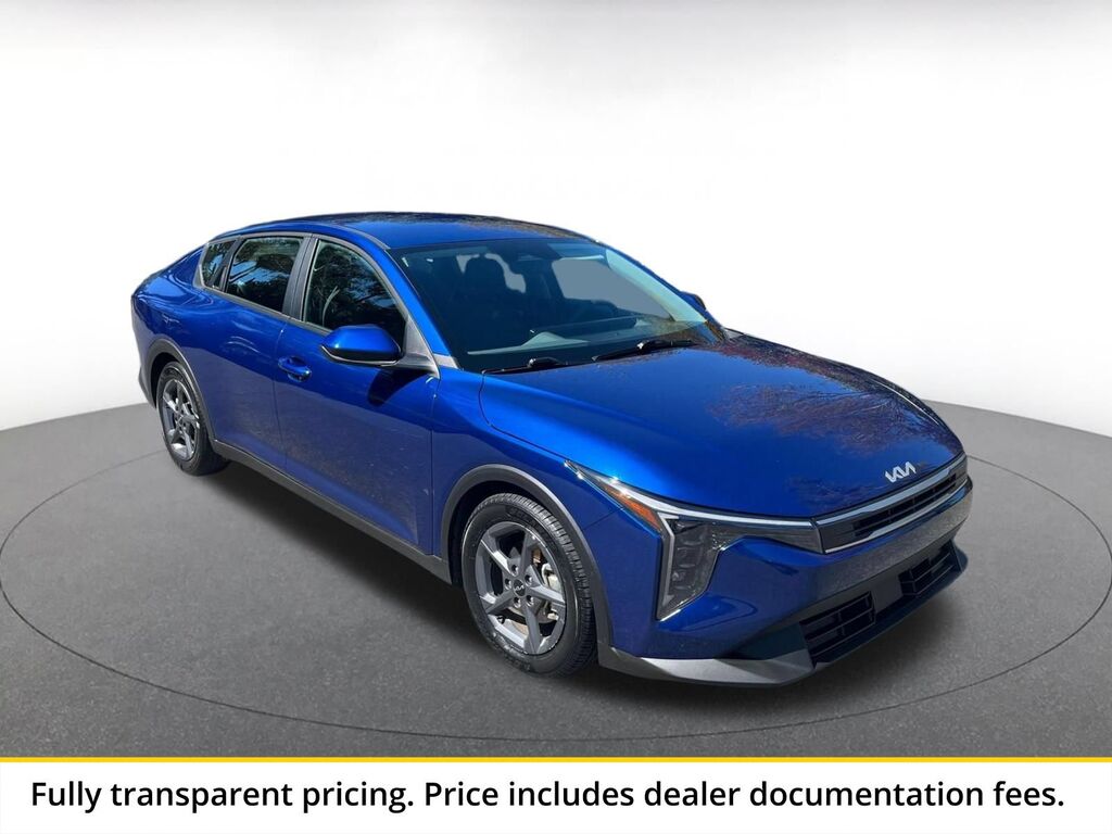 2025 Kia K4 LXS — photo 1 of 13