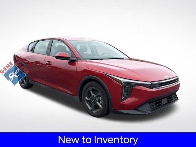 2025 Kia K4 LXS — photo 1 of 12