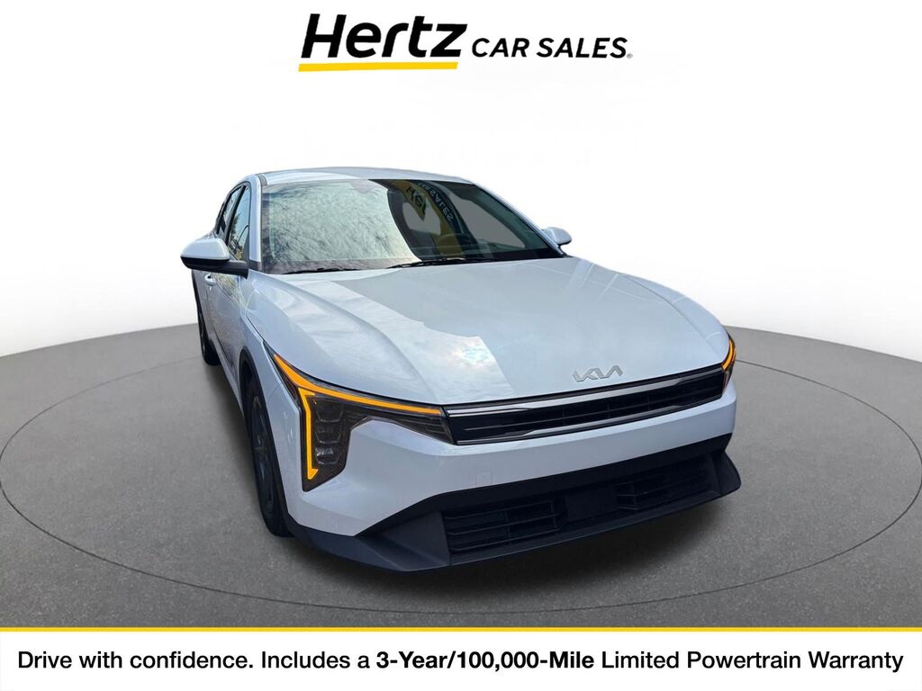 2025 Kia K4 LXS — photo 1 of 11