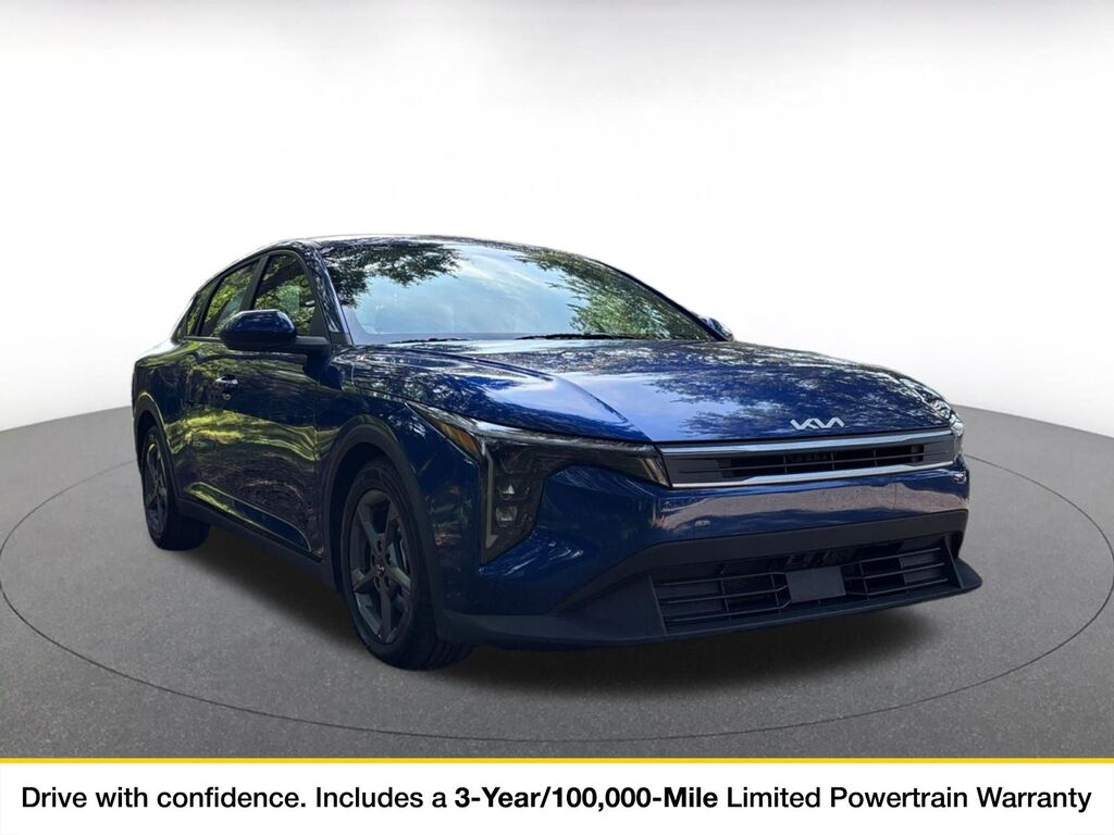 2025 Kia K4 LXS — photo 1 of 11