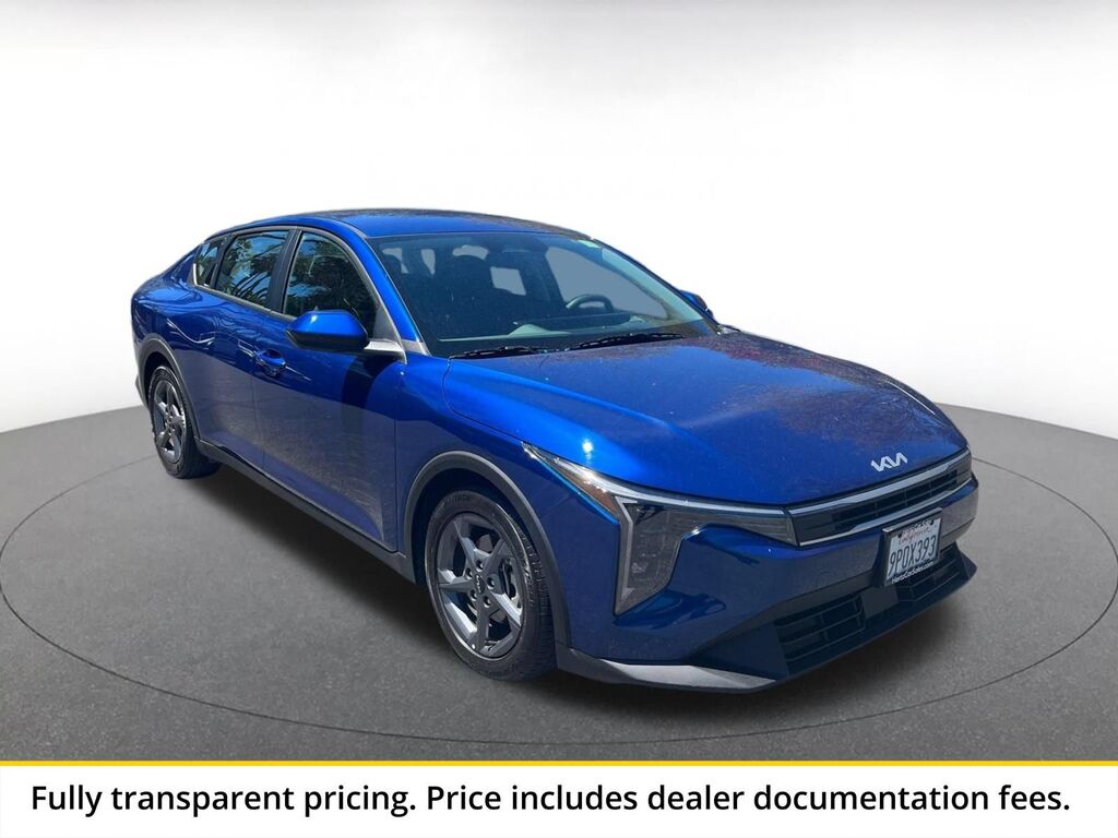 2025 Kia K4 LXS — photo 1 of 13