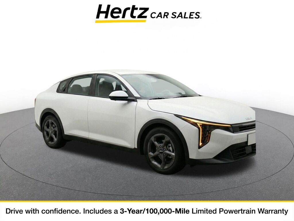 2025 Kia K4 LXS — photo 1 of 9