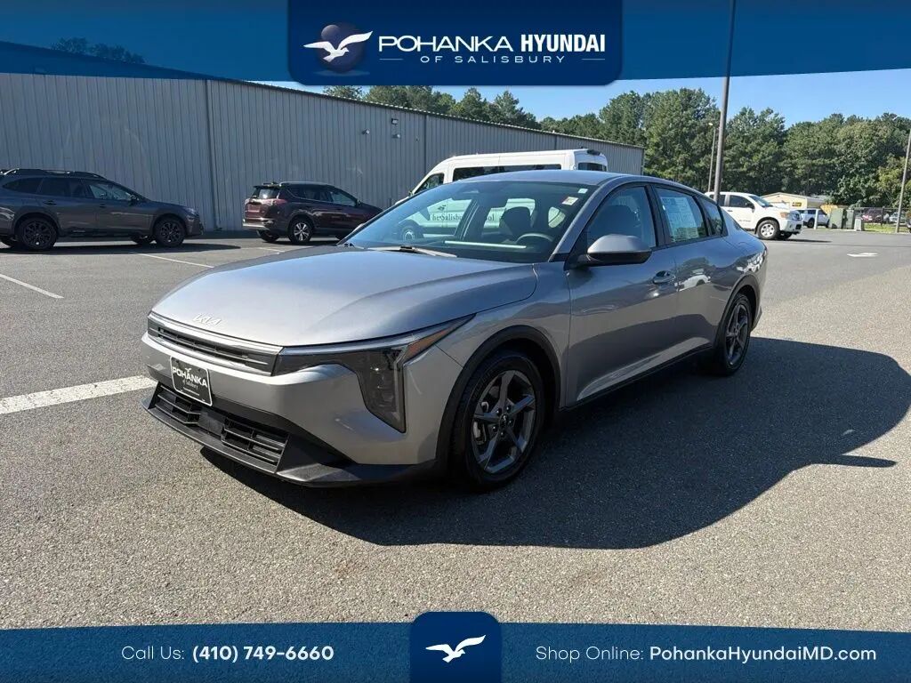 2025 Kia K4 LXS — photo 1 of 9