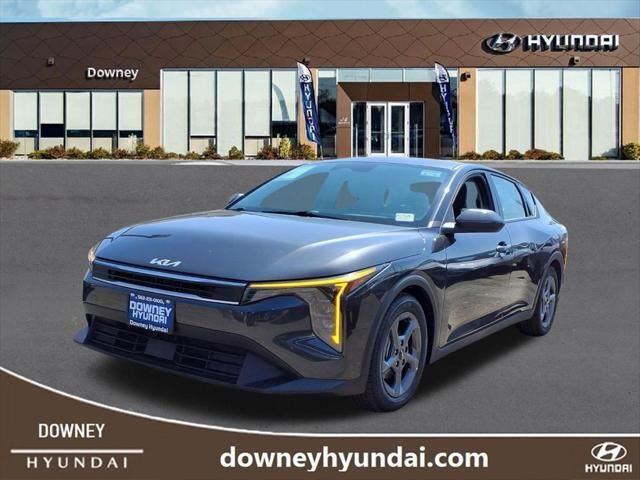 2025 Kia K4 LXS — photo 1 of 17