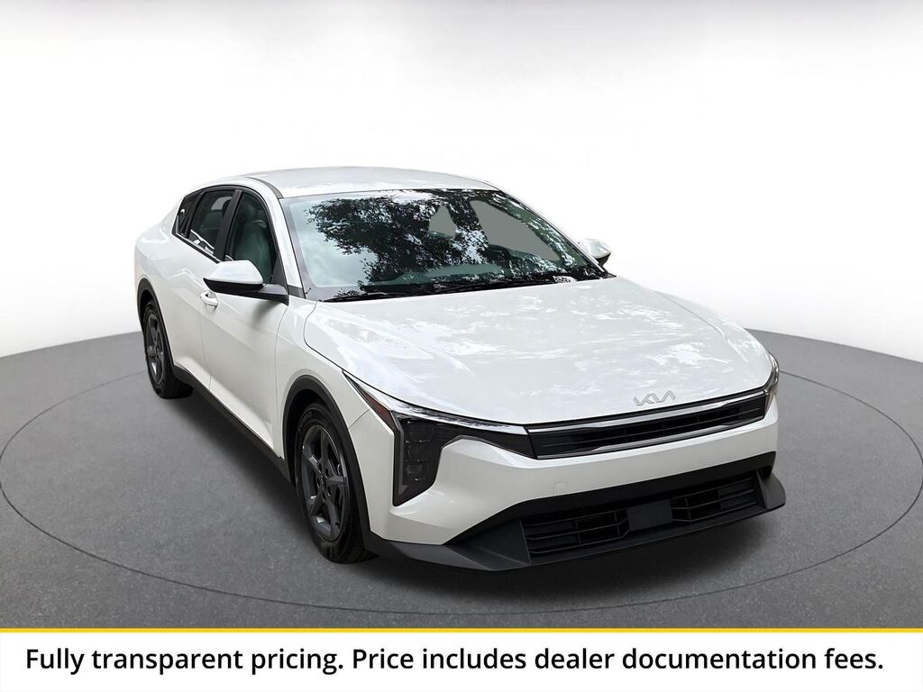 2025 Kia K4 LXS — photo 1 of 13