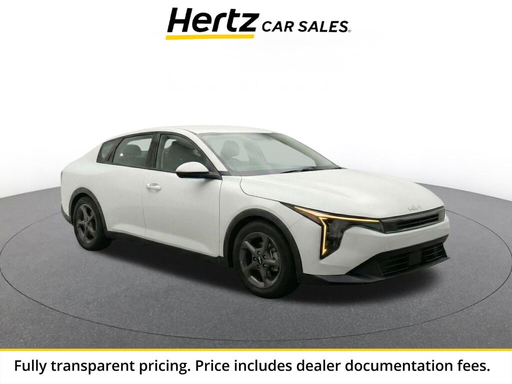 2025 Kia K4 LXS — photo 1 of 11