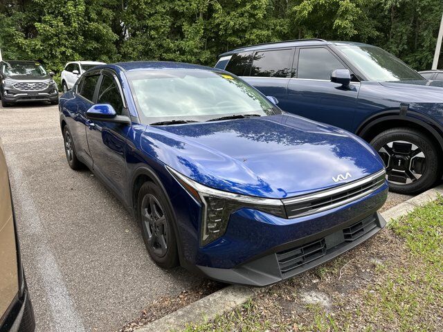 2025 Kia K4 LXS — photo 1 of 13