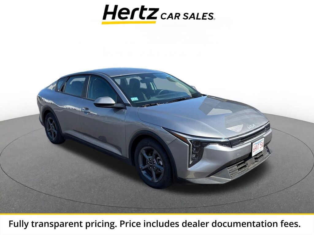 2025 Kia K4 LXS — photo 1 of 13
