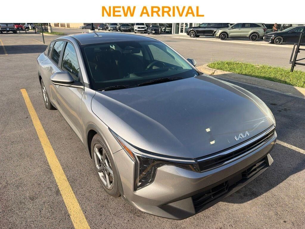2025 Kia K4 LXS — photo 1 of 34