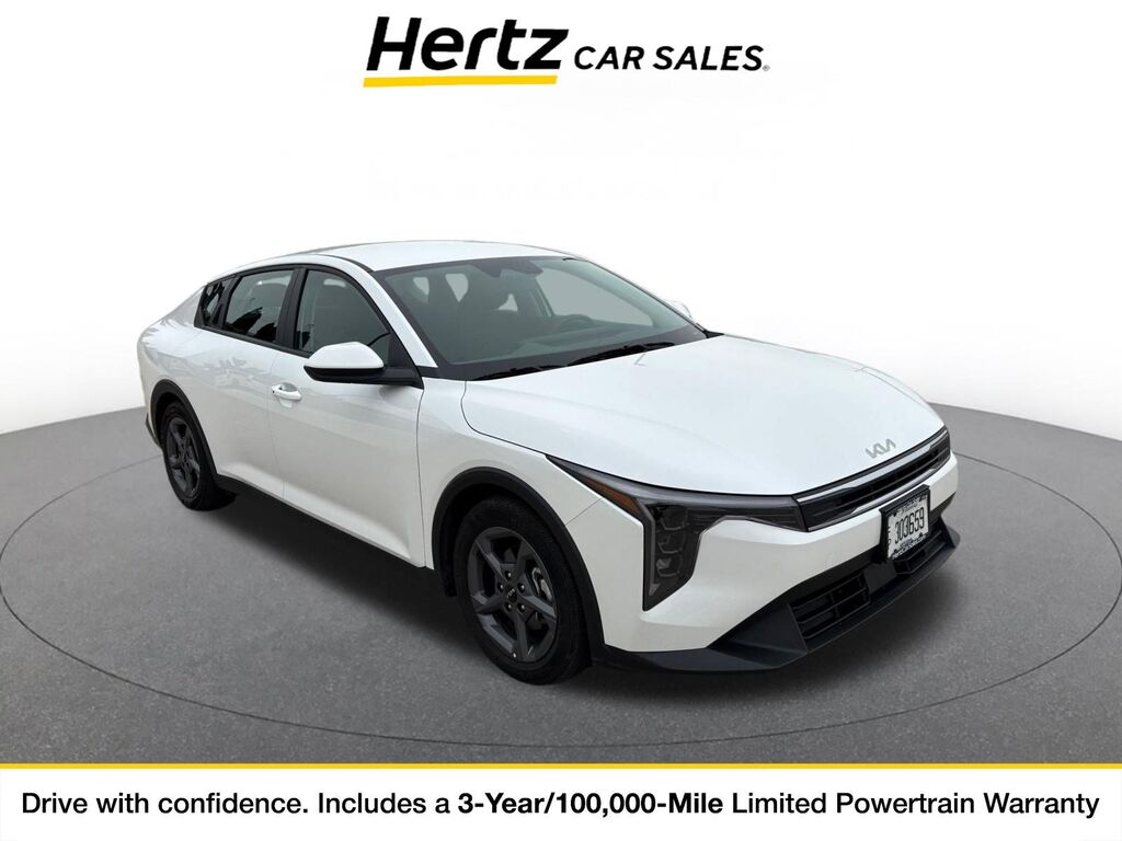 2025 Kia K4 LXS — photo 1 of 11