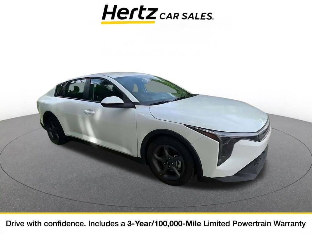 2026 Kia K4 LXS — photo 1 of 11