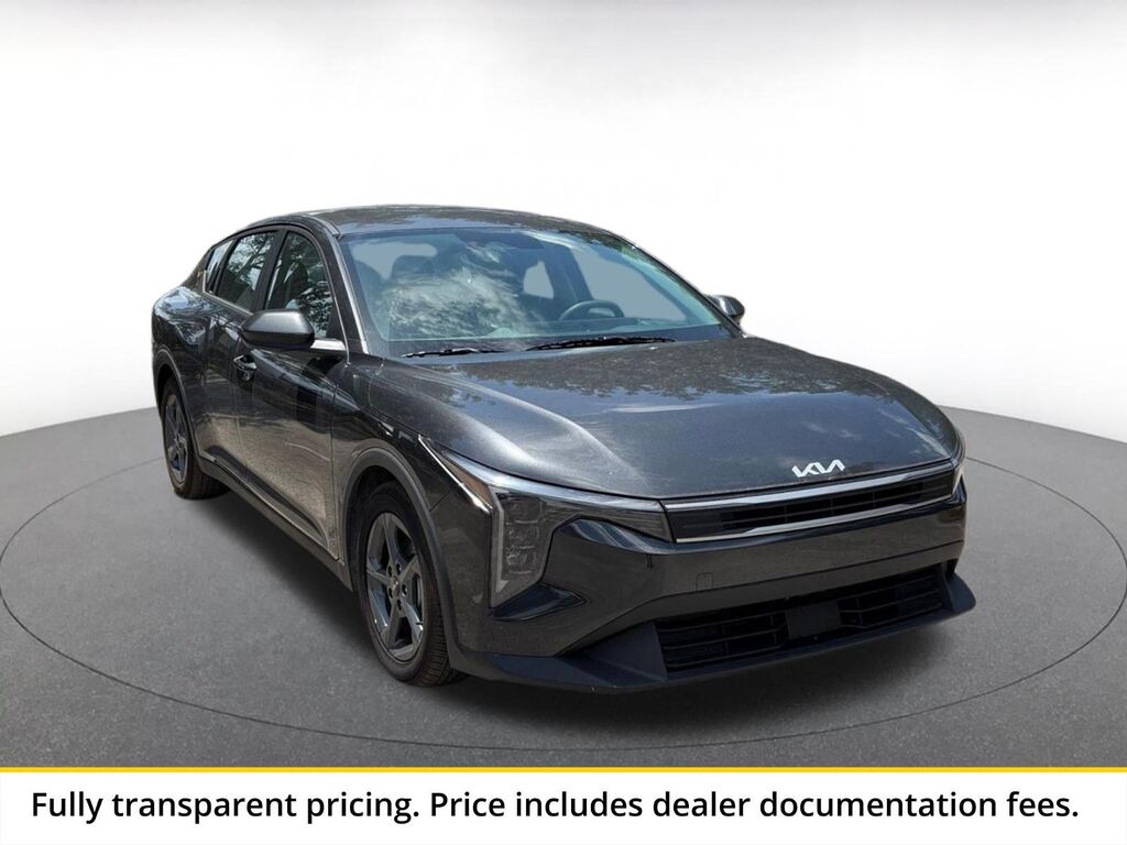 2025 Kia K4 LXS — photo 1 of 13