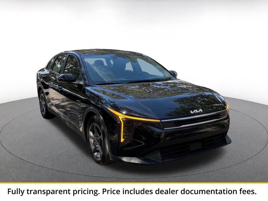 2025 Kia K4 LXS — photo 1 of 13