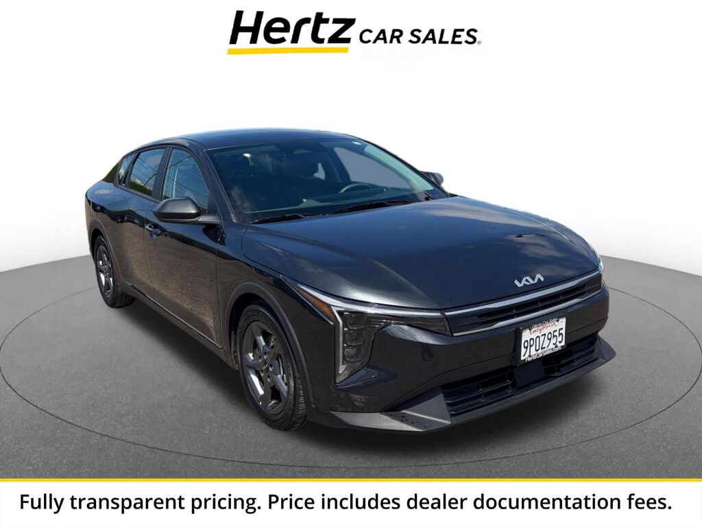 2025 Kia K4 LXS — photo 1 of 13