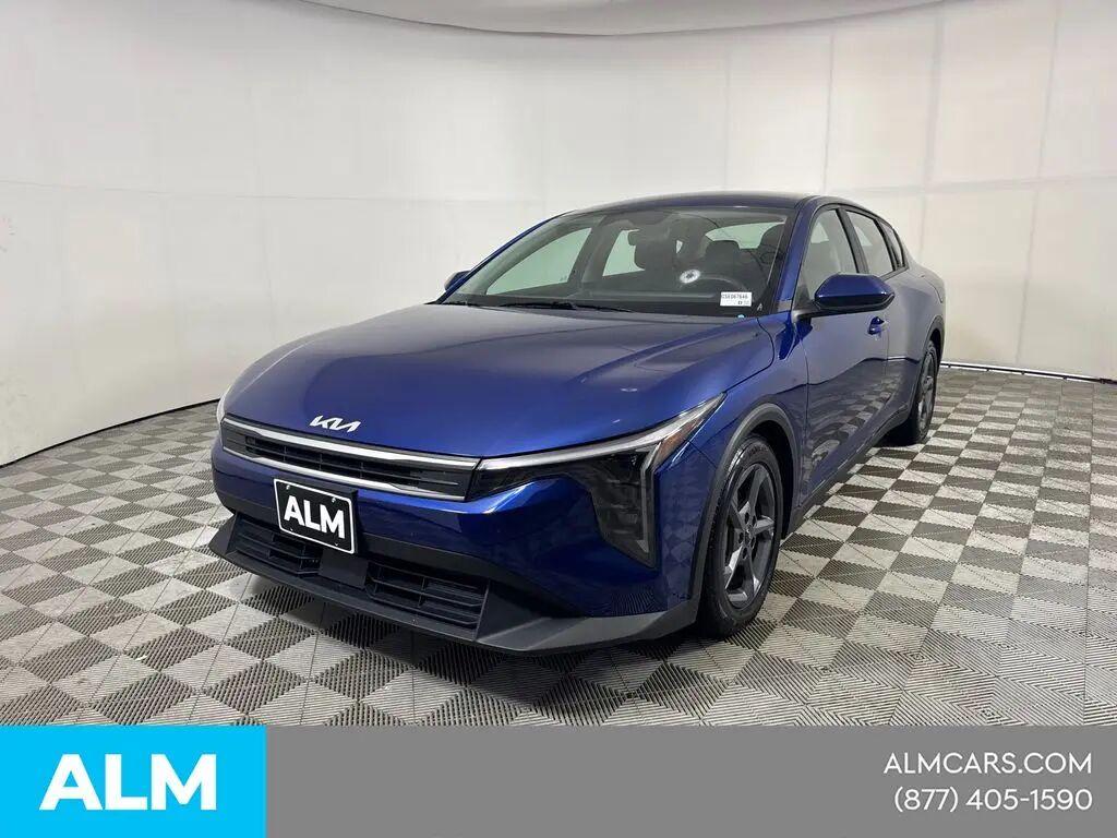 2025 Kia K4 LXS — photo 1 of 10