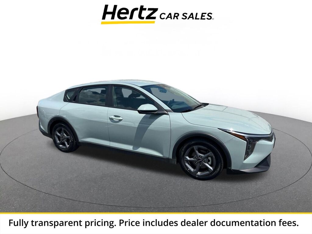 2025 Kia K4 LXS — photo 1 of 13