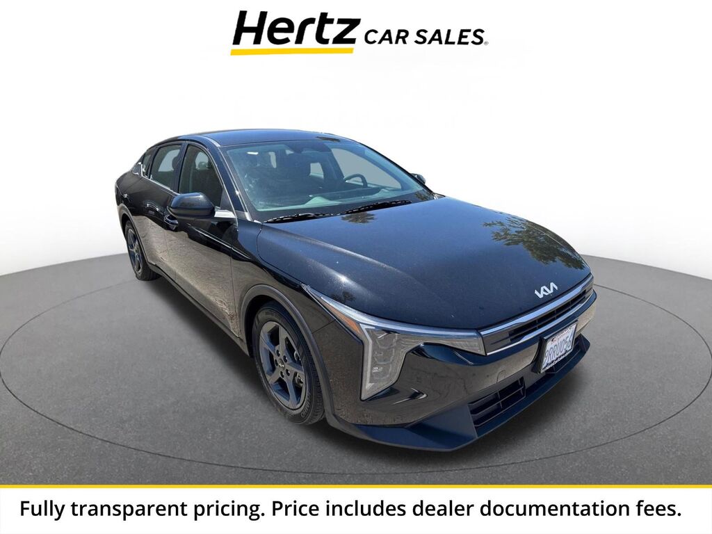 2025 Kia K4 LXS — photo 1 of 13