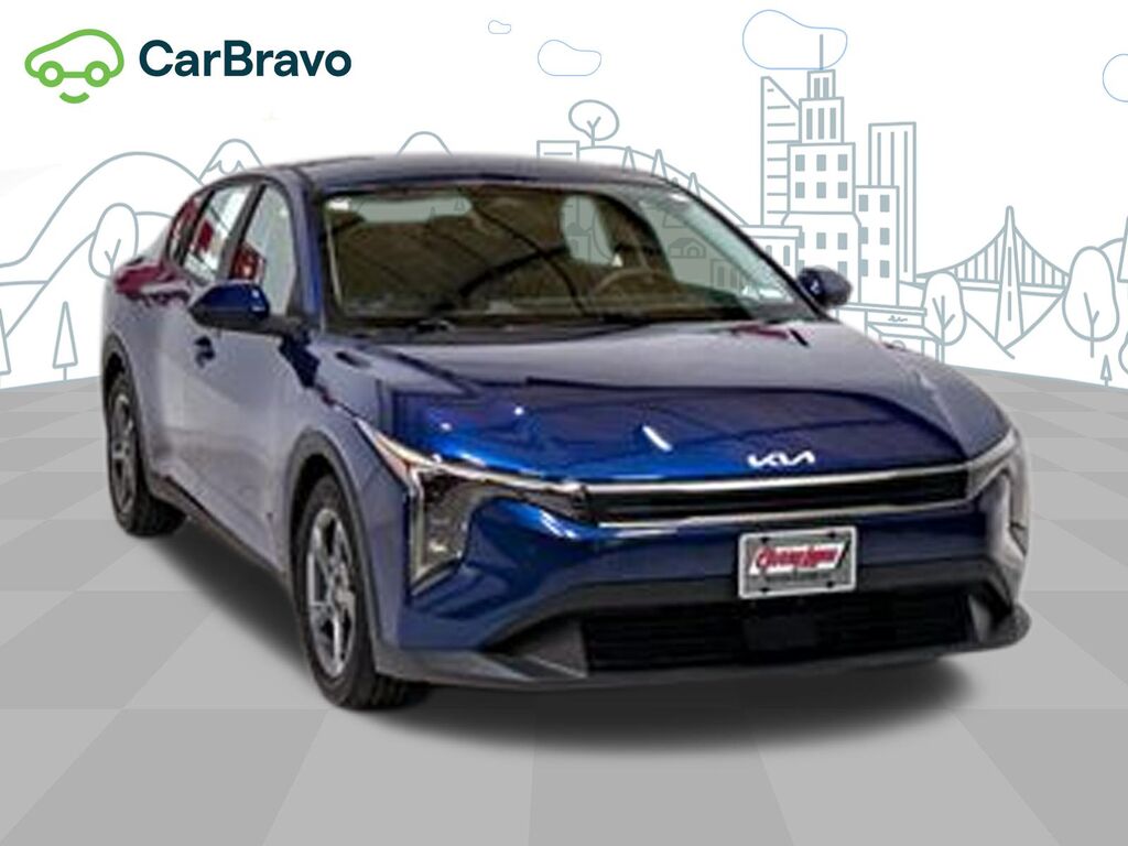 2025 Kia K4 LXS — photo 1 of 6