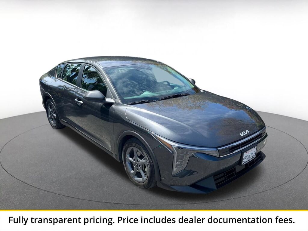 2025 Kia K4 LXS — photo 1 of 13