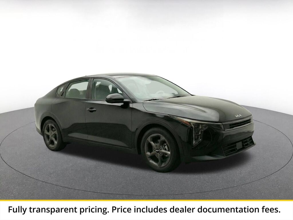 2025 Kia K4 LXS — photo 1 of 3