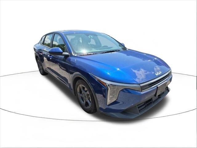 2025 Kia K4 LXS — photo 1 of 20