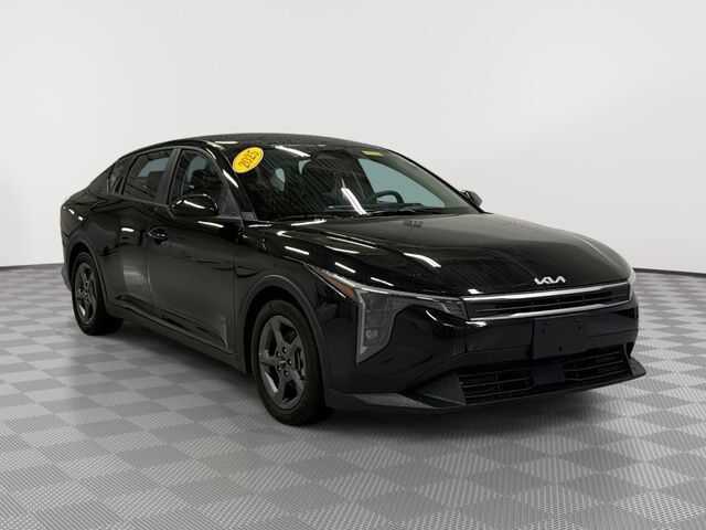 2025 Kia K4 LXS — photo 1 of 6