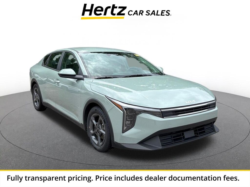 2025 Kia K4 LXS — photo 1 of 13